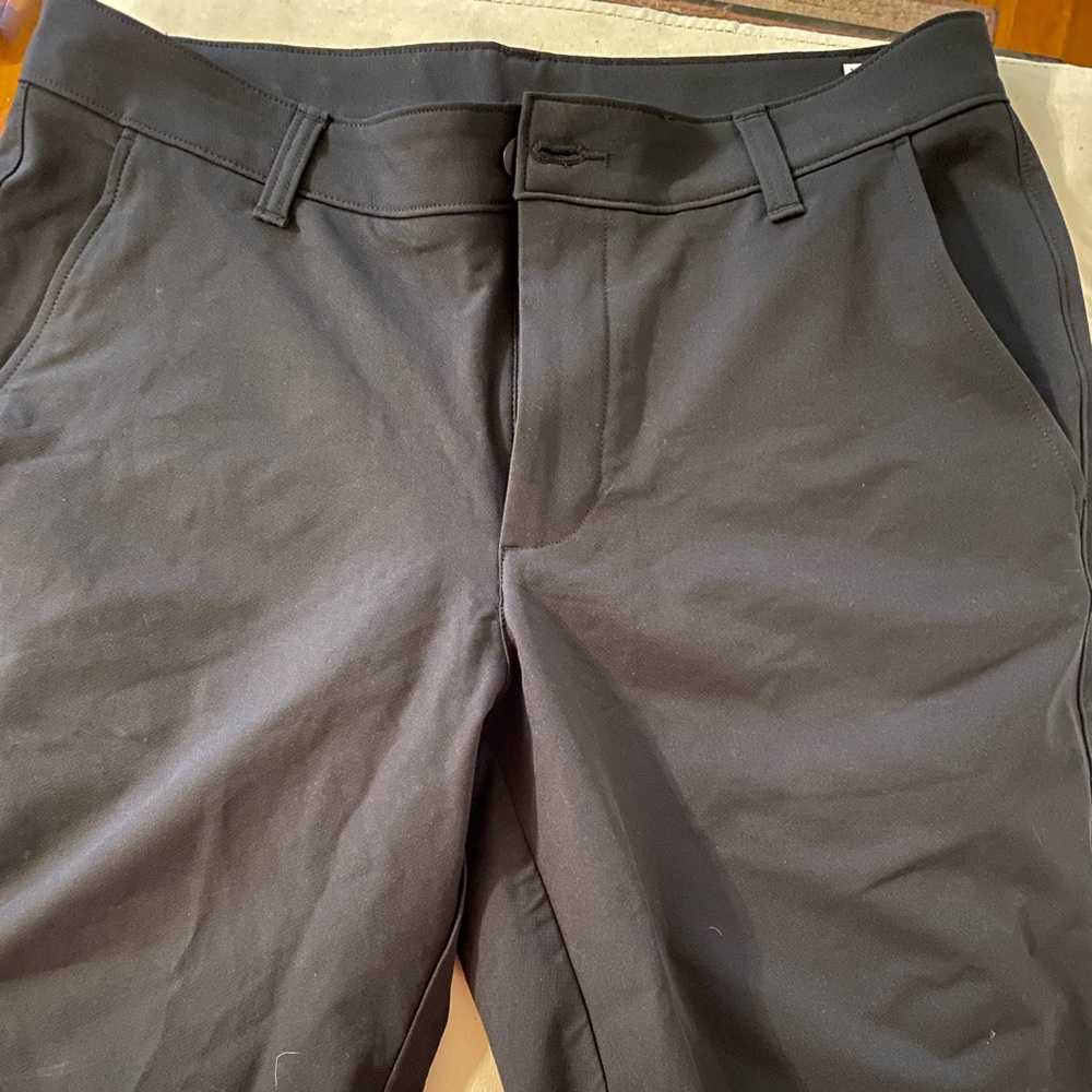 Under Armour mens Golf Shorts size 34
